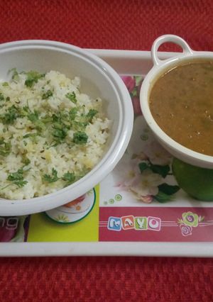 दाल पालक और जीरा राइस (Dal Palak aur jeera rice recipe in hindi) रेसिपी मुख्य फोटो