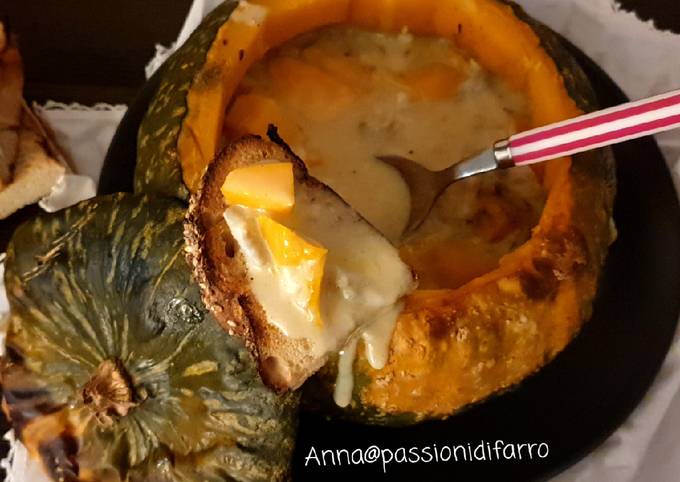 Guida passo passo a Preparare Premiato Zucca ripiena di formaggio