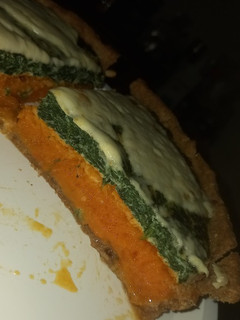 Una foto de Tarta de calabaza y espinacas 🎃 ♡