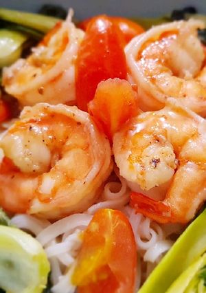 Hình của món Mì trộn tôm nõn và cải chíp.