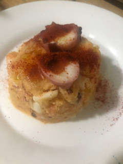 Una foto de Ensaladilla de langostino y pulpo
