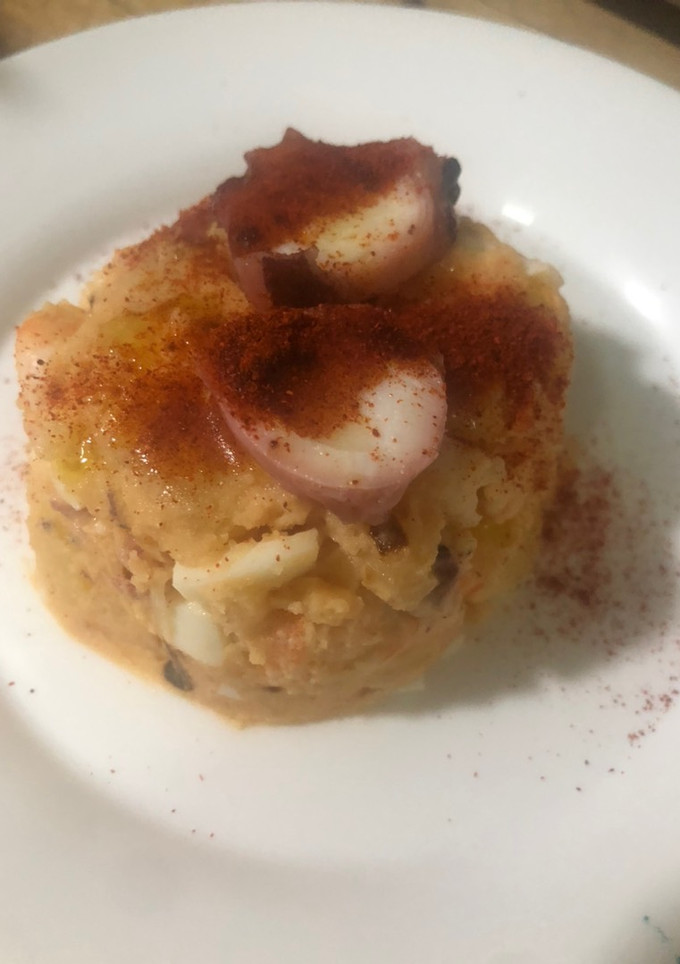 Una foto de Ensaladilla de langostino y pulpo