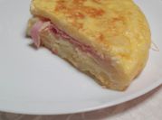 Una foto de tortilla de patatas rellena