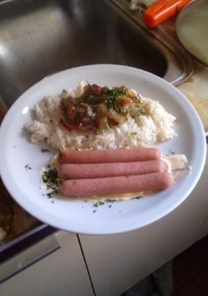 Una foto de Cerdo al arcoíris, con arroz cremoso
