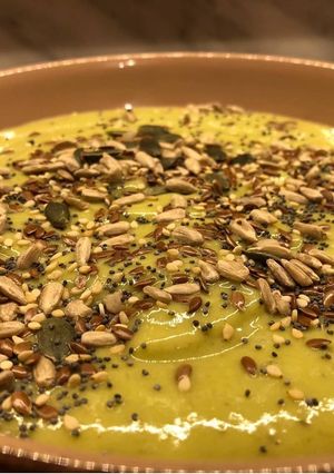 Foto di Mousse di avocado e banana con mix di salutari semi