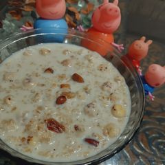 A picture of Oats Makhana Kheer.