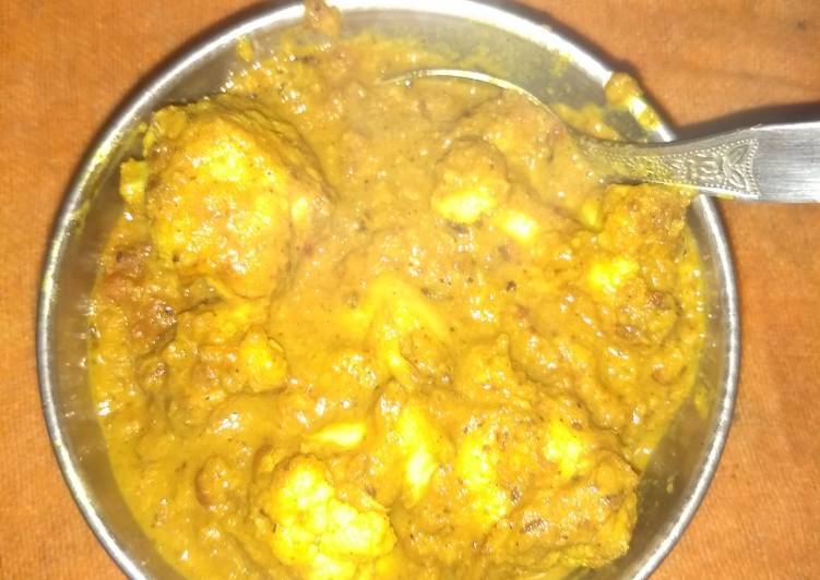 KONGUNAD CAULIFLOWER KUZHAMBU (Tamil Cauliflower Kurma)