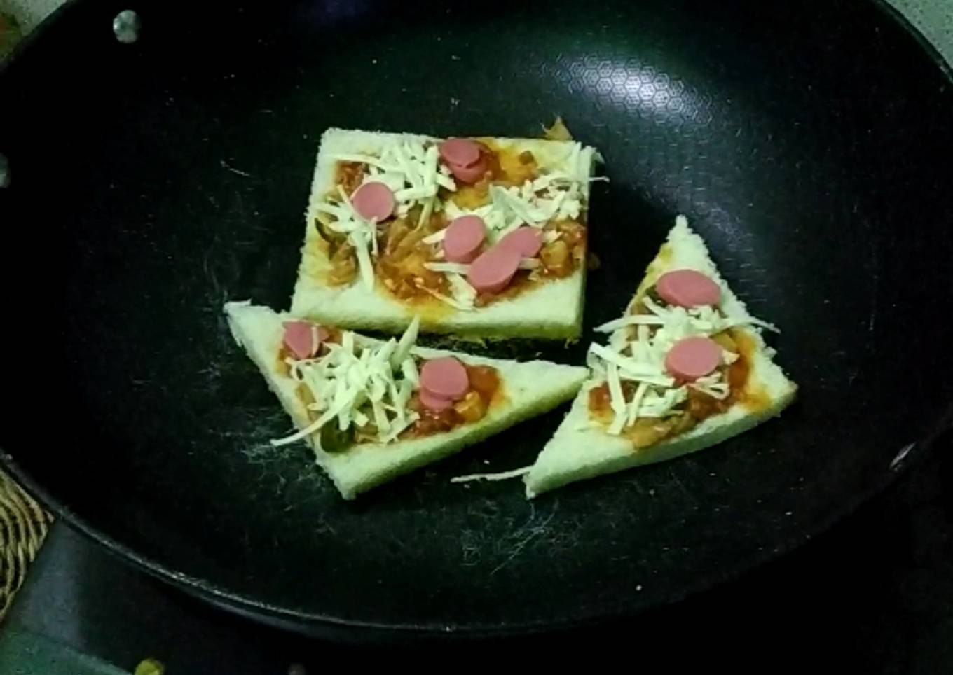 Roti pizza pedas