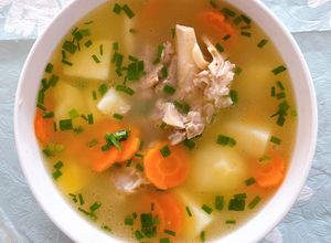 Hình của món Canh khoai tây cà rốt hầm xương ống.