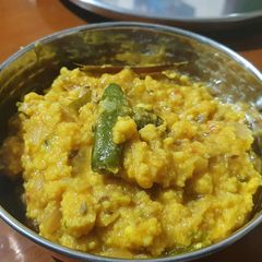 A picture of Vada curry.
