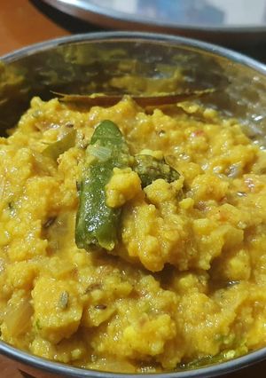 A picture of Vada curry.