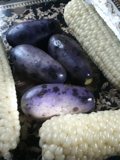 A picture of White corn and pear.