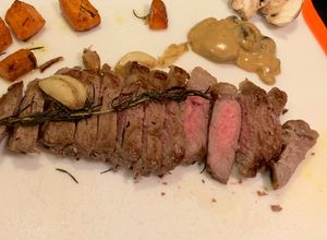 Foto resep Ribeye steak mushroom sauce (pan fry)