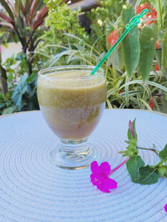 Una foto de Smoothie pepino-albahaca-manzana
