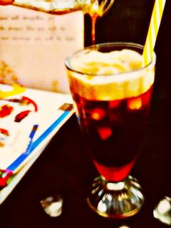 स्ट्रॉबेरी कॉफ़ी सोडा (strawberry coffee soda recipe in Hindi) रेसिपी मुख्य फोटो