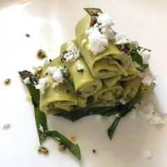 A picture of Palak khandvi.