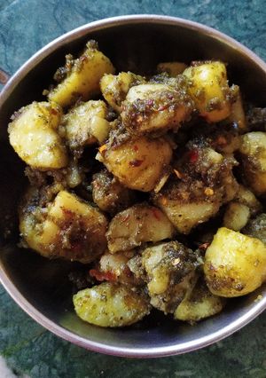 धनिया मसाला आलू (Dhaniya masala aloo recipe in hindi) रेसिपी मुख्य फोटो