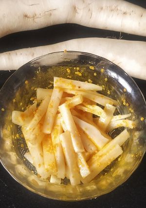 ખાટ્ટા મૂળા (Khata Mooli Recipe In Gujarati) રેસીપી મુખ્ય ફોટો