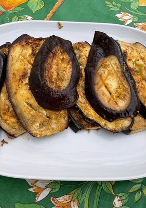Une photo de Aubergines marinées grillées