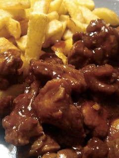 Foto principal de Cabeza de cerdo a la Coca-Cola con patatas
