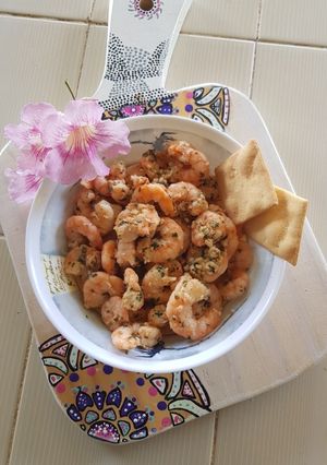 Una foto de Camarones al ajillo