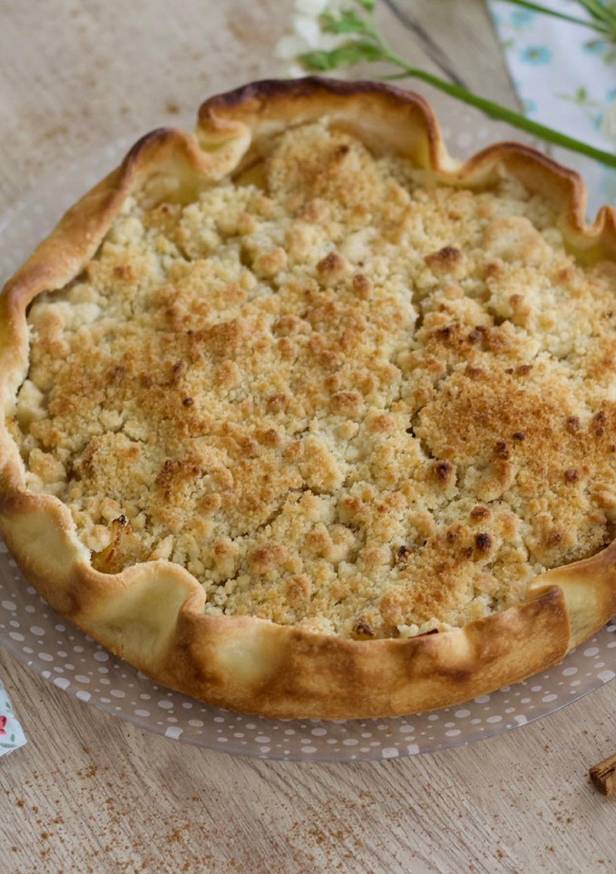 Una foto de 🍏🍎 Crumble de manzana con helado de vainilla 🍏🍎