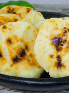 Una foto de Arepas de queso y mango
