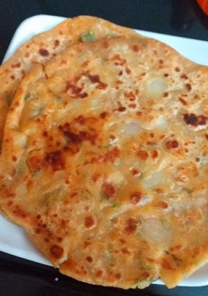 आलू पराठा (Aalu Paratha Recipe In Hindi) रेसिपी मुख्य फोटो