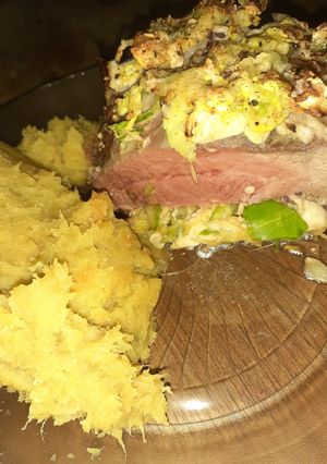 Una foto de Colita de cuadril rellena con puré de batatas