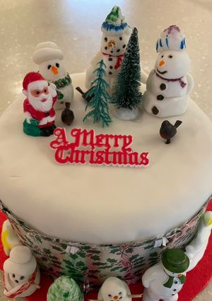 A picture of Decorating Your Christmas Cake ⛄️ 🎅🏻.