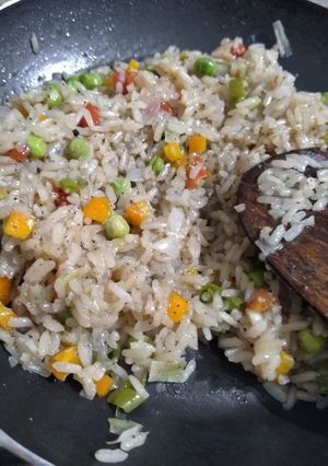 મેક્સિકન રાઇસ (Mexican Rice Recipe in Gujarati) રેસીપી મુખ્ય ફોટો