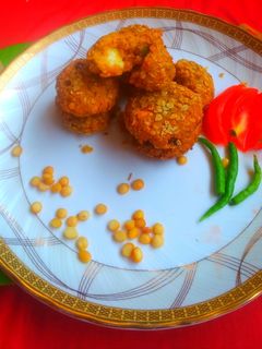 स्टफ डाळ वडे (stuff daal vada recipe in marathi) रेसिपी चे मुख्य फोटो