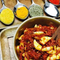 A picture of Garlic pods aachar.