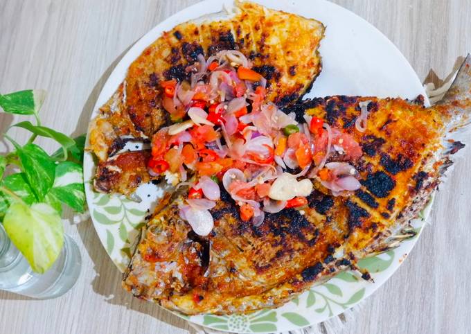 Resep Ikan Bakar Bumbu Merah Sambal Dabu Dabu Iris Oleh Keiyonaa Cookpad 