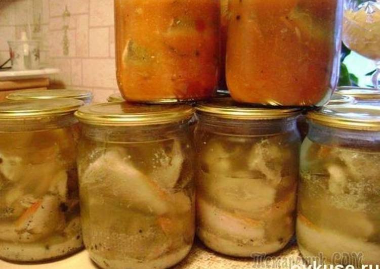 Консерва рыбная в томате в автоклаве. Консервы из карася. Консерва из скумбрии в автоклаве рецепт. Домашняя консерва из минтая с овощами. Консервы из минтая на зиму.