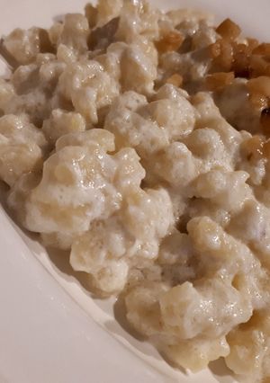 Juhtúrós (brindzás) galuska szalonnával recept fotója