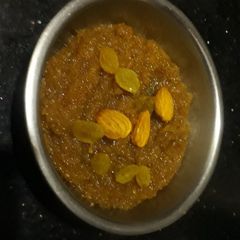 A picture of Rava/sooji halwa.