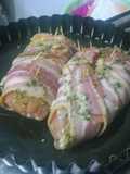 Pollo relleno envuelto en panceta