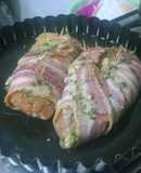 Pollo relleno envuelto en panceta