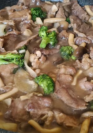 Foto resep Tumis Daging Brokoli Jamur Shimeji