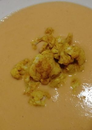 Una foto de Sopa de coliflor al curry