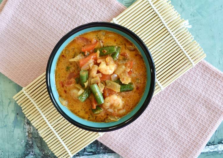 How to Make HOT Red Thai Prawn Curry