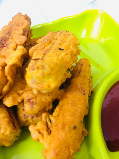 बेबी कॉर्न फ्रीटर्स (baby corn fritters recipe in Hindi) रेसिपी मुख्य फोटो