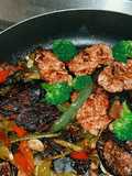 Mollejas con verduras en wok