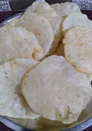 A picture of Rice flour poori.
