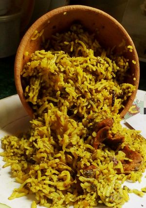 A picture of Spinach mutton biryani.