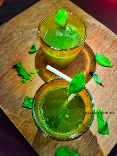 পুদিনা লাইম সোডা (Mint lime soda recipe in bengali) রেসিপির প্রধান ছবি