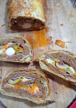 A picture of Stuffed Meatloaf en Croute.