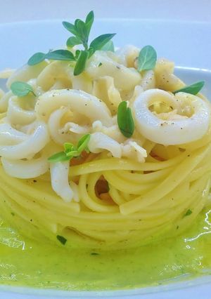 A picture of Linguine Risottate with Calamari on Zucchini Cream.