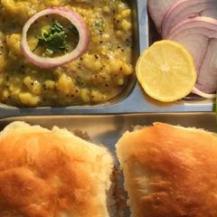A picture of Paav bataka (potatoes).